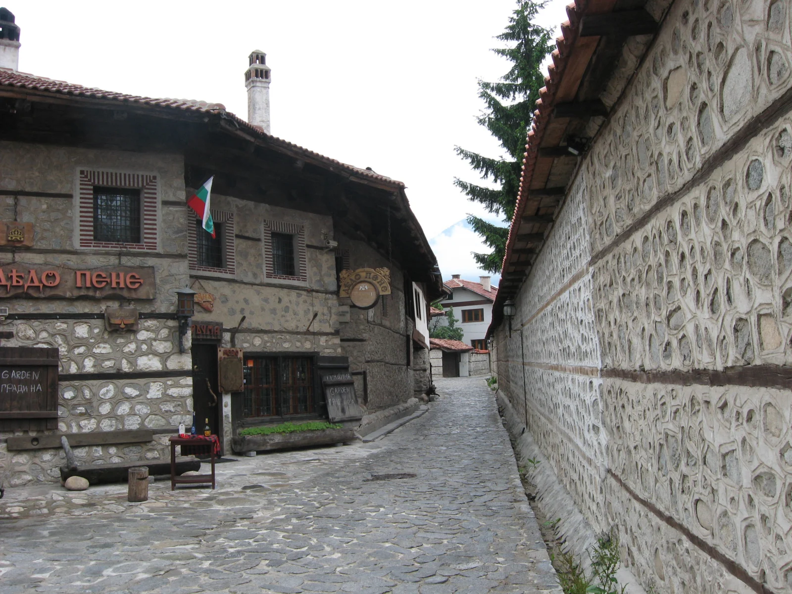 Улица в стария град на Банско.