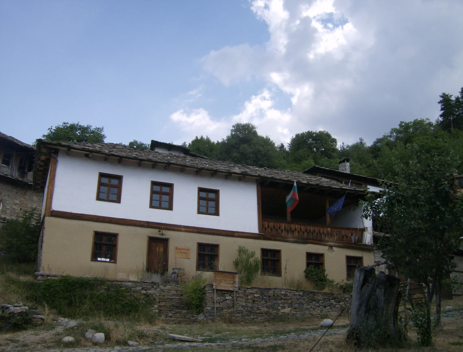 A view of Leshten.