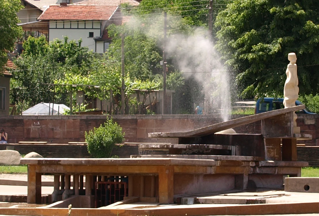The geyser in central Sapareva Banya.